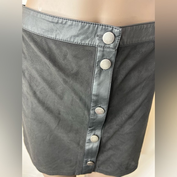 Button Up Mini Skirt - Picture 4 of 4